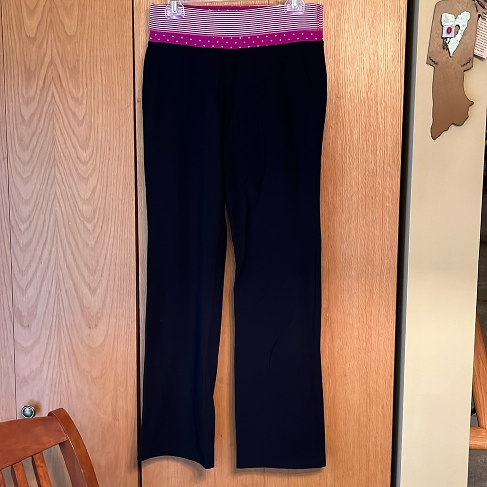 New St. John’s Bay MED active black yoga pants striped polka dot pink waistband